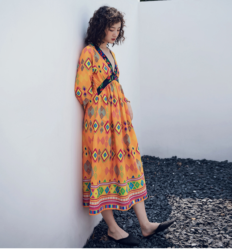 ชุดเดรสยาวสีเหลืองลายโบฮีเมียน แฟชั่นเที่ยวทะเลสวยๆ ชุดเดินเล่นริมทะเล