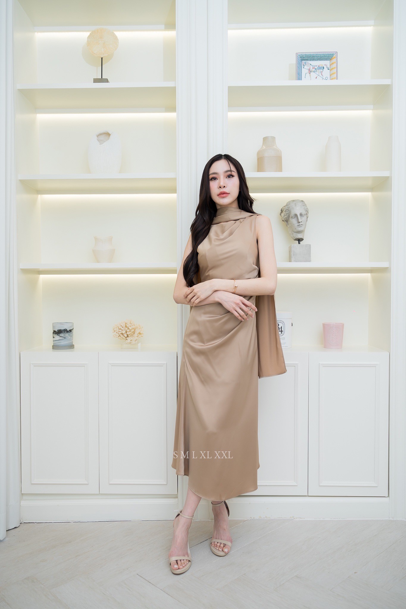 ชุดเดรสสั้นแขนกุด มาพร้อมผ้าคลุมไหล่สวยเก๋ ชุดไปงานแต่งงาน ชุดออกงาน ชุดเพื่อนเจ้าสาว