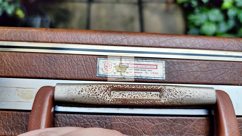 กระเป๋าหนัง เอกสารโบราณ ยี่ห้อ Niyom