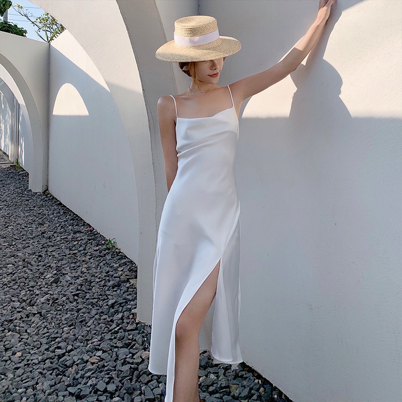 ชุดเดรสยาวสีขาว สายเดี่ยว คอถ่วง แฟชั่นชุดใส่เที่ยวทะเล ไอเดียชุดแต่งตัวไปเที่ยวทะเล ใครมีแพลนไปทะเลแต่ยังไม่ได้หาชุดต้องดู