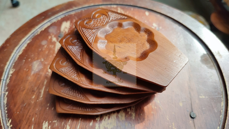 จานรองแก้วไม้แกะลาย งานญี่ปุ่น