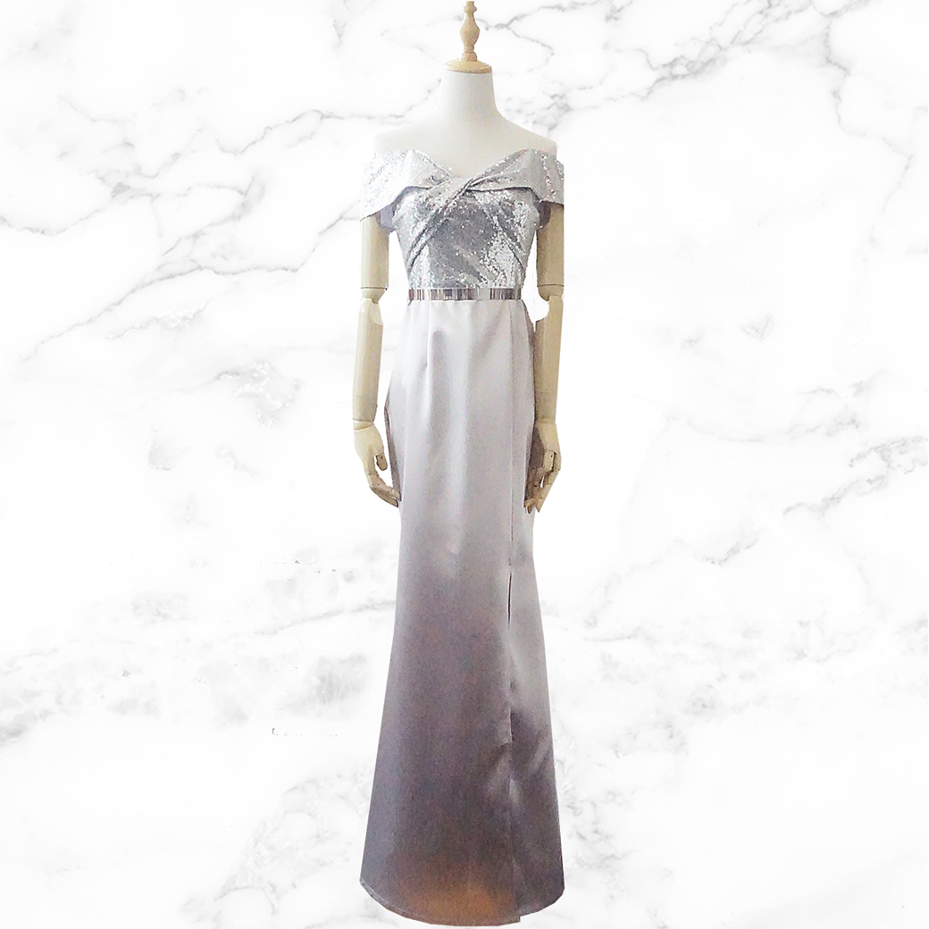 ชุดออกงานราตรียาวสีเทา เปิดไหล่แต่งเลื่อม กระโปรงยาวผ่าหน้าผ้าผ้าดัชเชสซาติน