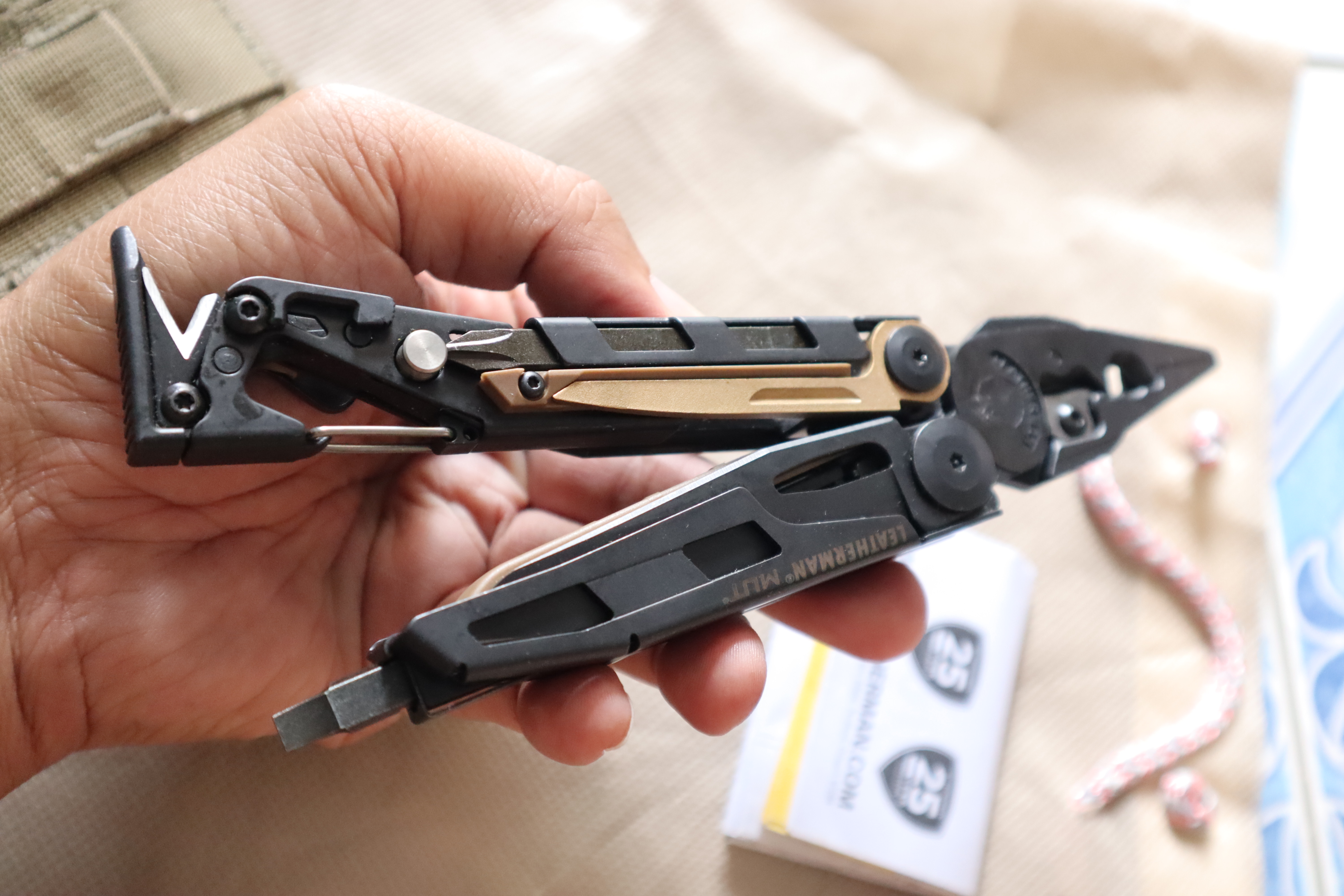 Leatherman MUT EOD Black Tactical Multi-Tool w Molle Sheath(ใหม่เก่าเก็บ)