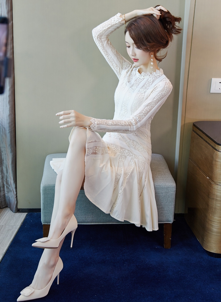 ชุดเดรสลูกไม้สีครีมเบจ