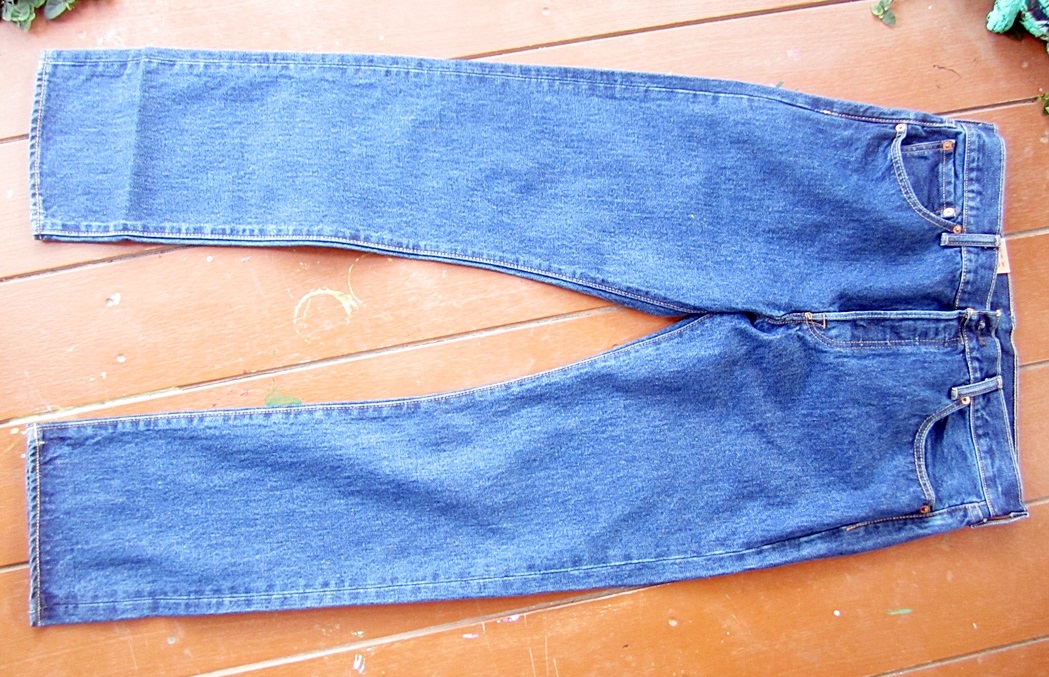 กางเกง ยีนส์ลีวาย 501 แท้ กดเข้าไปเลือกขนาดครับ