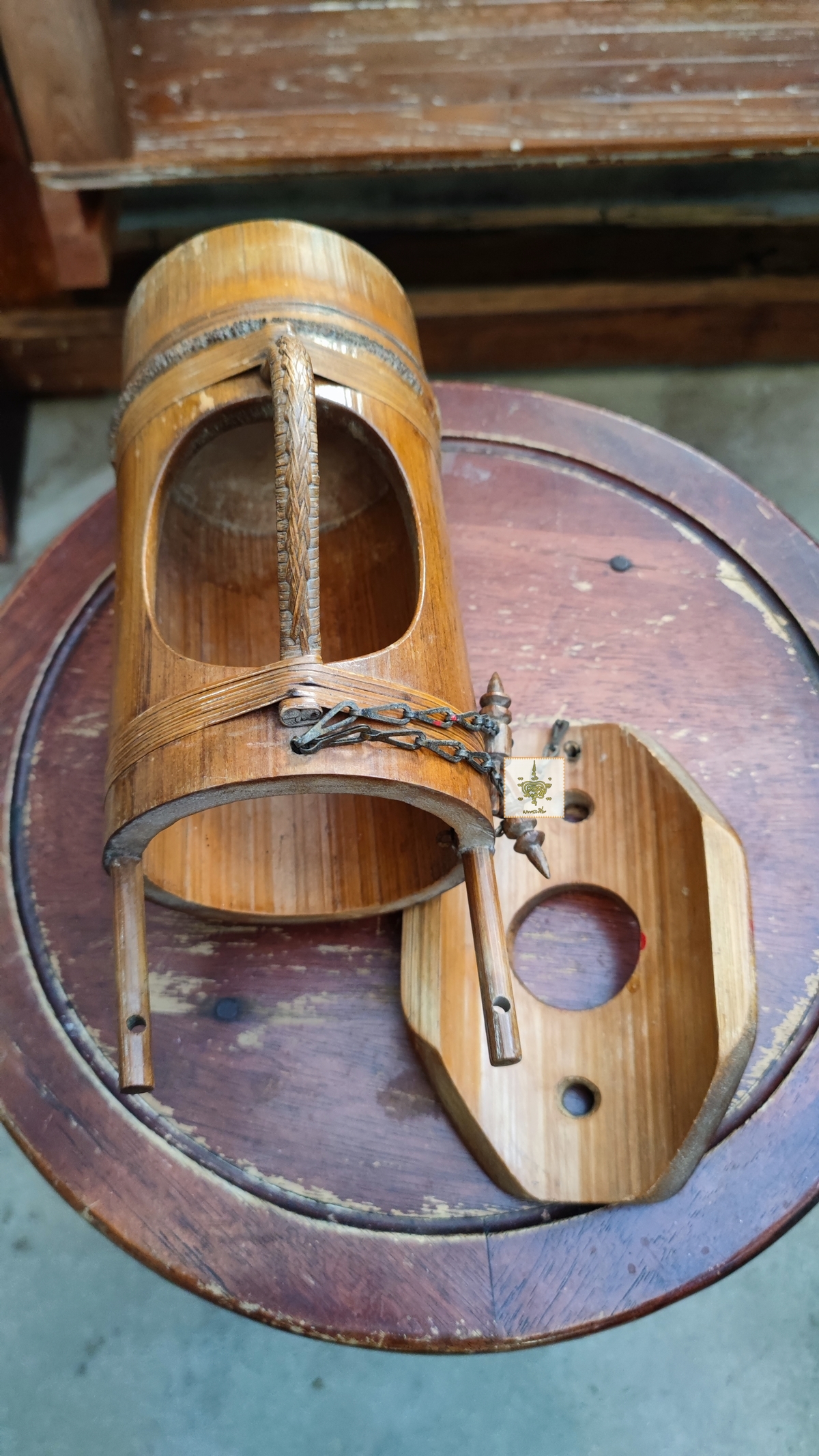 กระเช้าไม้ไผ่ใส่ขวดไวน์