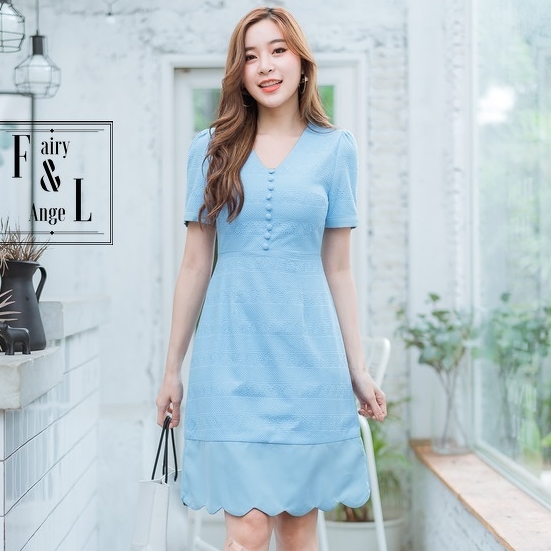 ชุดเดรสสั้นสีฟ้า ผ้าลูกไม้ แนวเรียบ สวยหวาน ใส่ทำงาน ใส่ไปงานแต่งได้