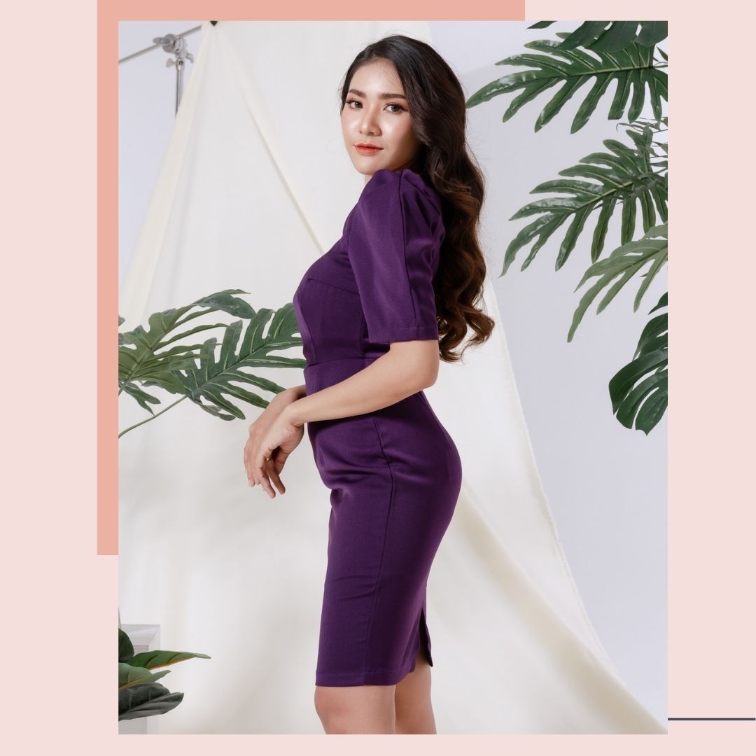 ชุดเดรสสั้นสีม่วง ทรงเข้ารูป แขนสั้น แนวเรียบร้อย สวยสุภาพ ใส่ทำงานได้