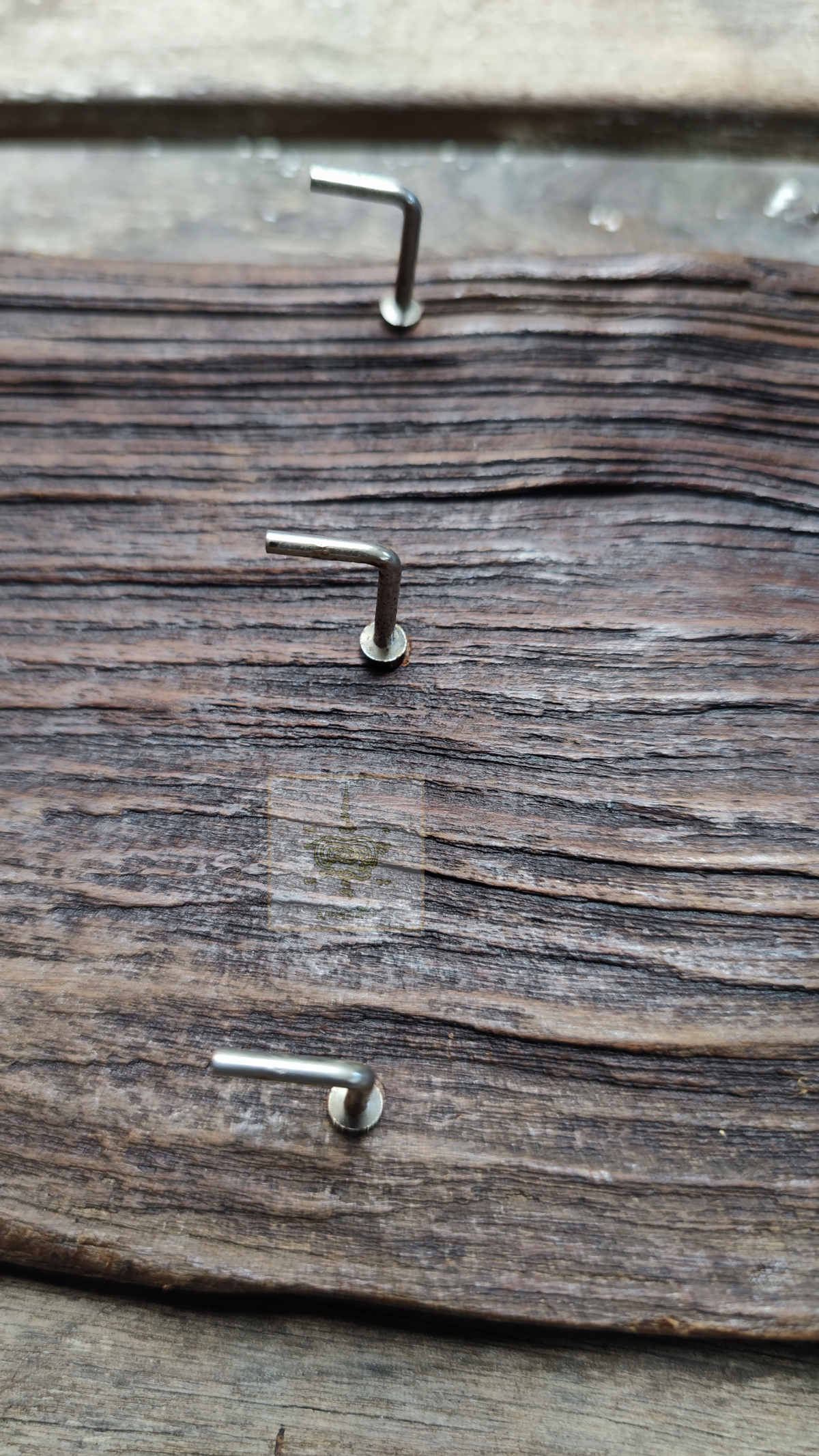 แป้นไม้เก่า แขวนกุญแจ