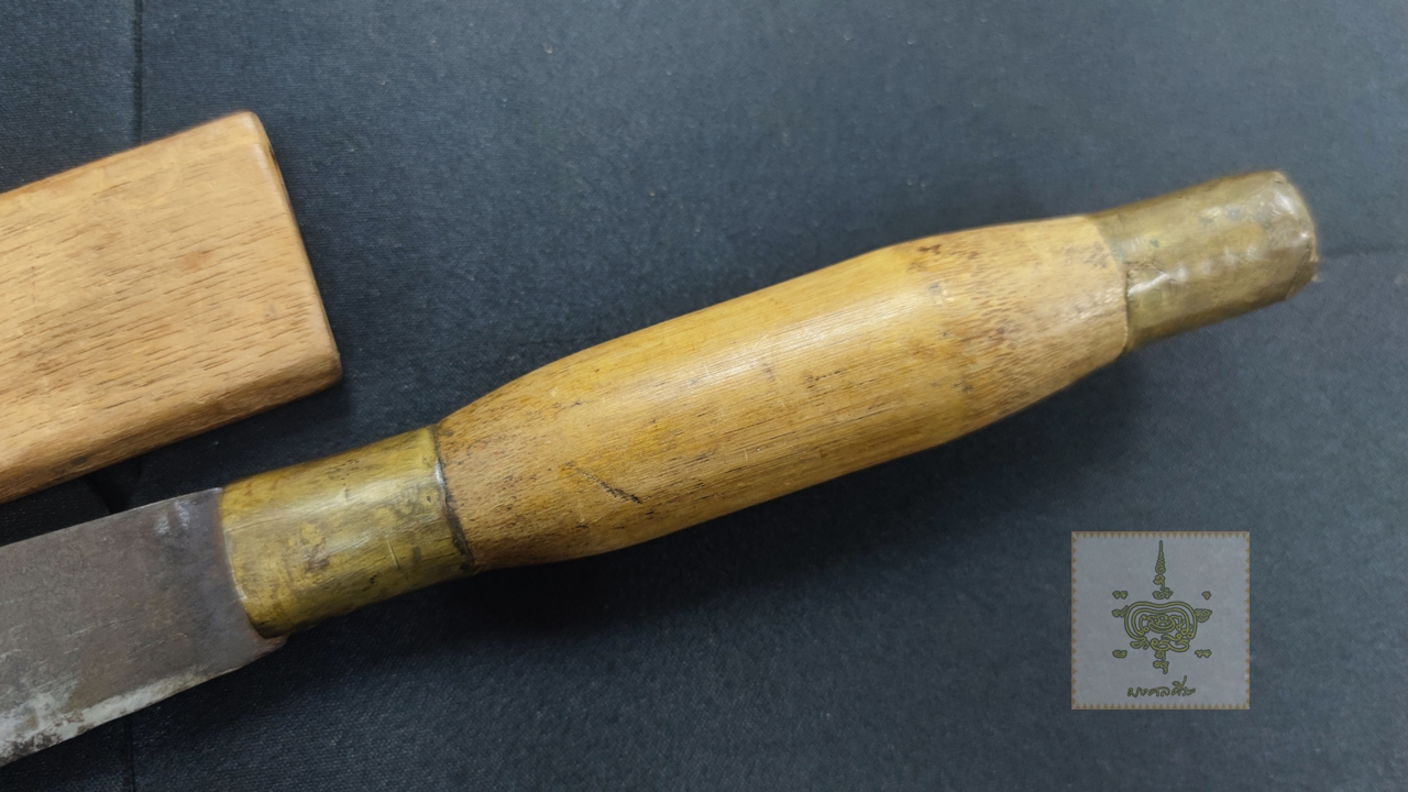 มีดสั้นเก่า เลี่ยมหัว-ท้ายด้วยทองเหลือง