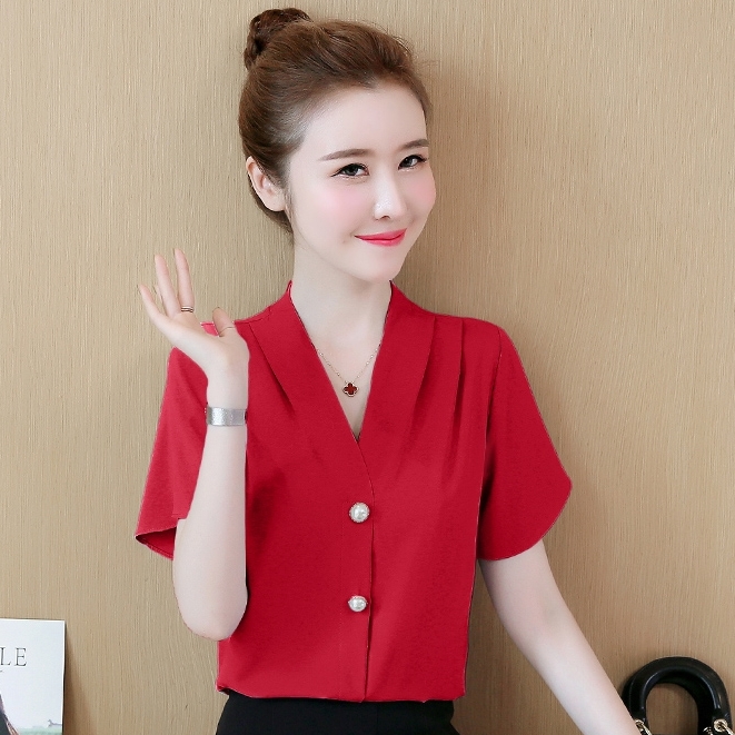 Sale เสื้อเชิ้ตผู้หญิงสีแดง แขนสั้น คอวี กระดุมแต่งมุก ใส่ทำงาน เที่ยววันหยุด สวยๆดูดี