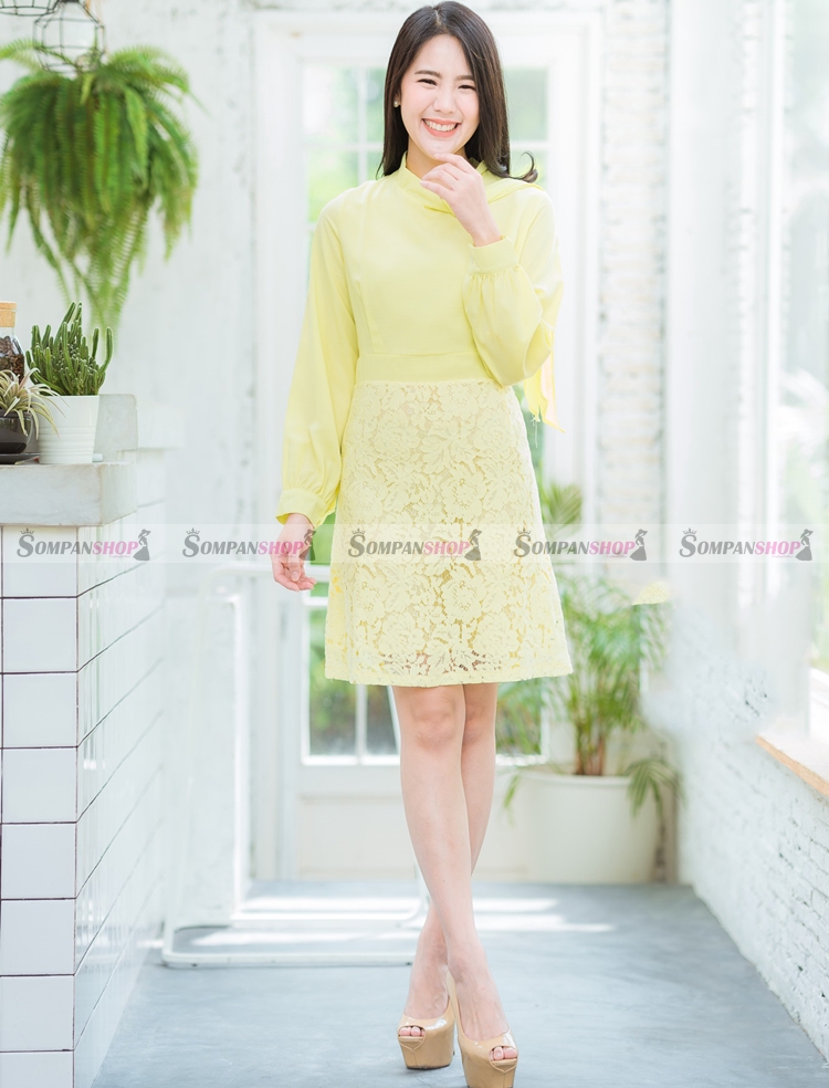 ชุดเดรสสั้นสีเหลือง ทรงเข้ารูป ช่วงไหล่-แขนเป็นผ้าลูกไม้ แนวสวยหวาน น่ารักๆ