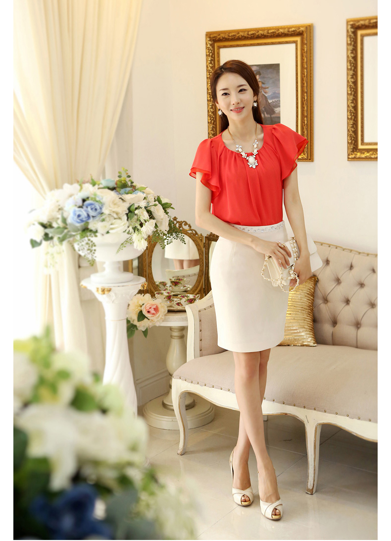 กระโปรงสั้นสีขาว ทรงเอเข้ารูป เอวแต่งคริสตรัลสวยๆ