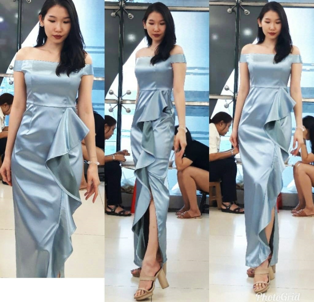 ชุดออกงานราตรียาวสีฟ้า เปิดไหล่ ทรงเข้ารูป เอวระบายข้าง