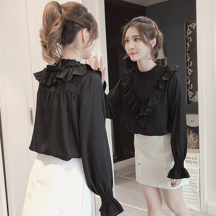 เสื้อผู้หญิงสีดำ แขนยาวปลายจั๊ม ผ้าชีฟอง แต่งระบายช่วงอก