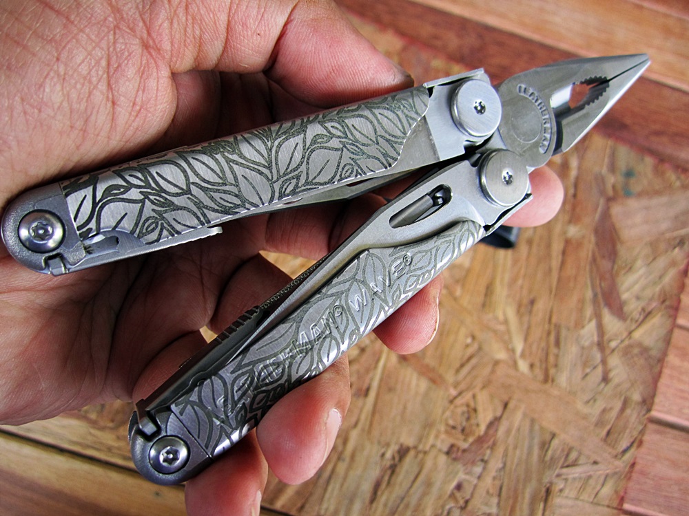 คีม Leatherman WAVE ยิงเลเซอร์แกะลาย