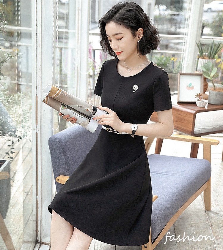 SALE ชุดเดรสสั้นสีดำ มีแขน ไหล่แต่งกระดุม กระโปรงบาน แนวเรียบๆ สวย ดูดี สไตล์ชุดทำงานออฟฟิศ