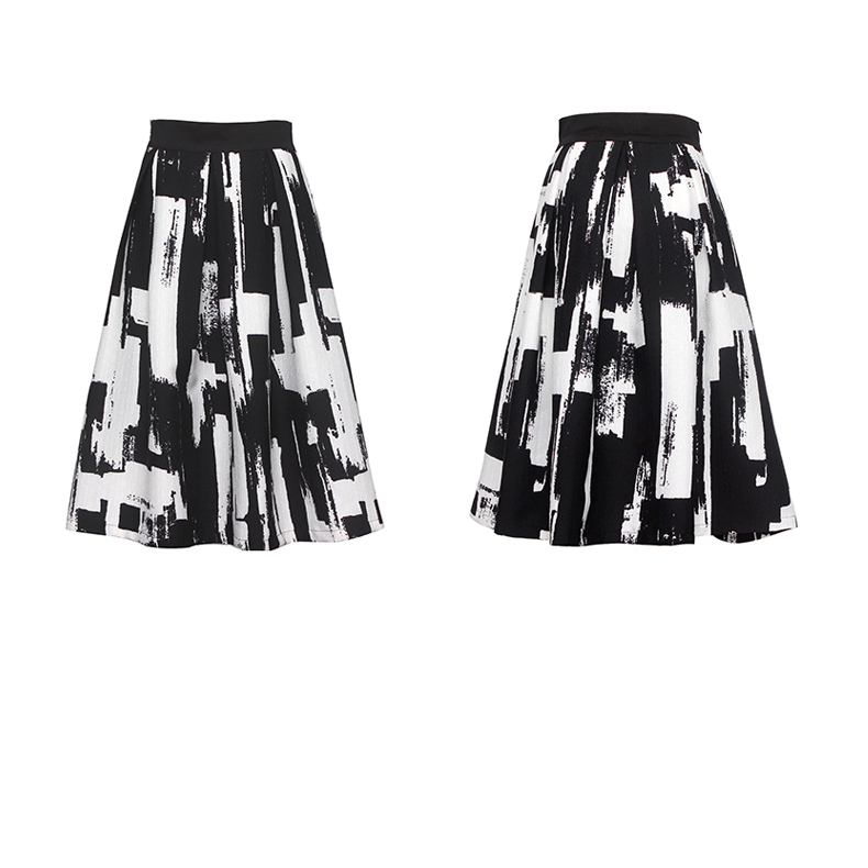 กระโปรงสั้นสีดำ พิมพ์ลายสวยๆ ทรงบาน