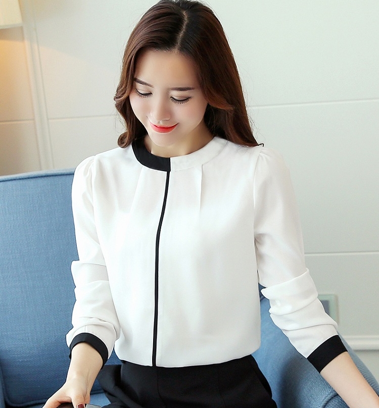 เสื้อเชิ้ตผู้หญิงสีขาวแต่งแถบ คอกลม แขนยาว ผ้าชีฟอง