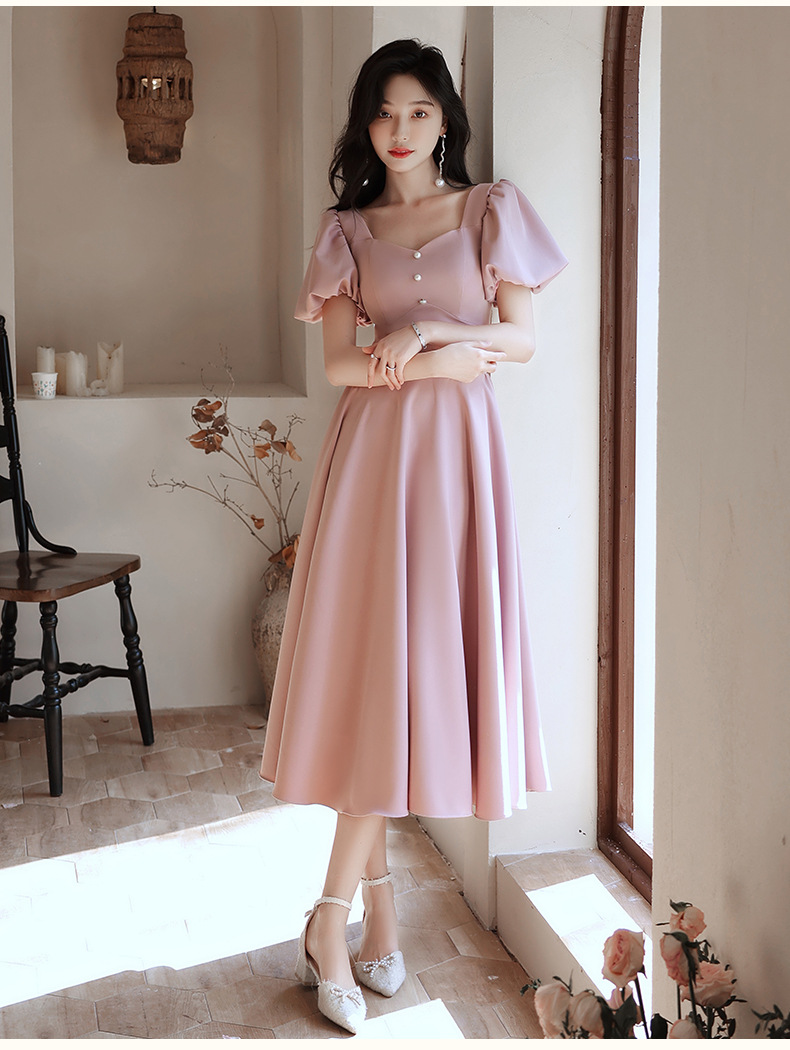 ชุดราตรี ชุดไปงานแต่งงาน ชุดออกงานสีชมพู เดรสสั้นแขนบอลลูนแต่งกระดุมมุกกระโปรงทรงบาน สวยหวาน เรียบหรู สวยดูดี สไตล์มินิมอล ใส่ได้ทั้งงานกลางวัน กลางคืน