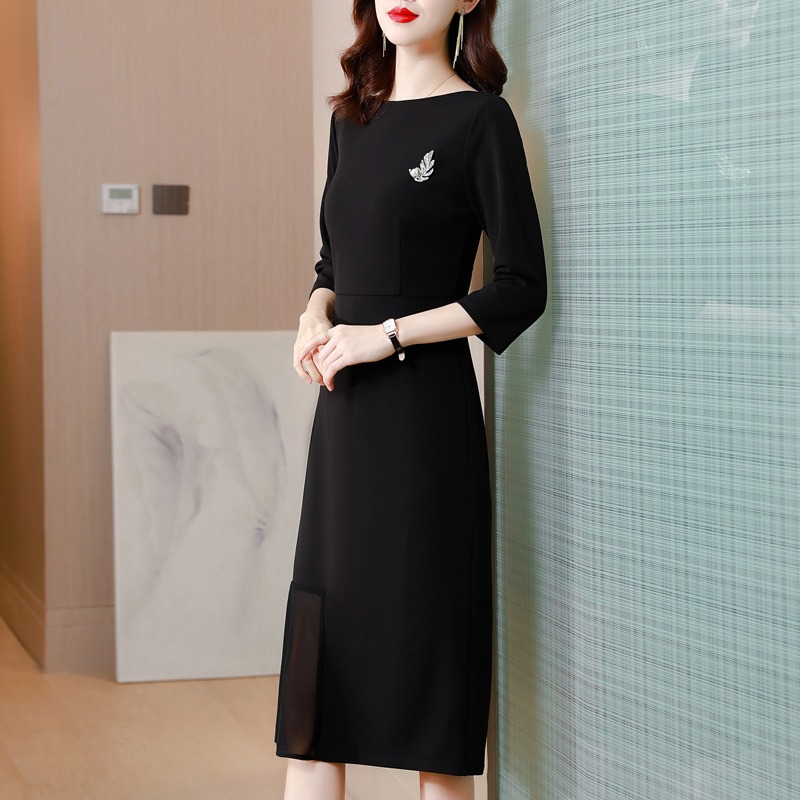 ชุดเดรสสีดำ เดรสทรงสอบ แขนสามส่วน แนวเรียบหรู ดูดี สวยสุภาพ ดูเรียบร้อย