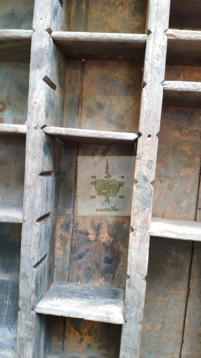 ชั้นแขวนไม้สักโบราณ ปรับช่องได้ 2