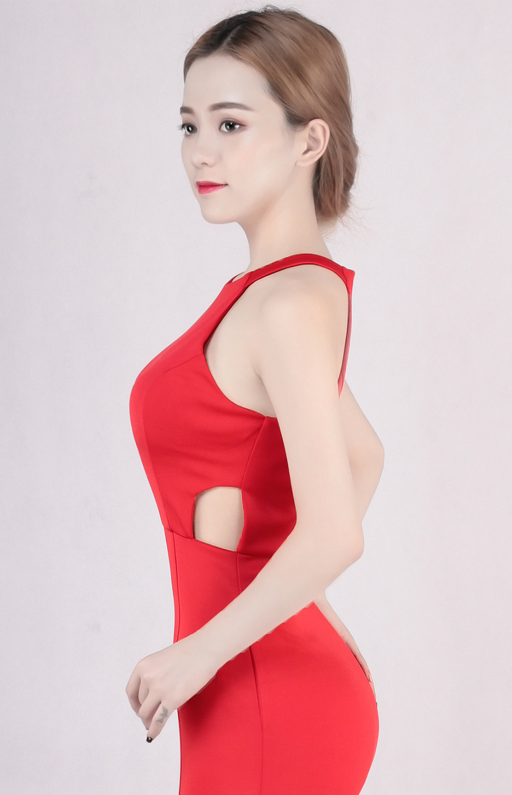 ชุดออกงานราตรียาวสีแดง แขนกุด เว้าฉลุเอว ทรงเข้ารูป กระโปรงยาวหางปลา : S M L XL