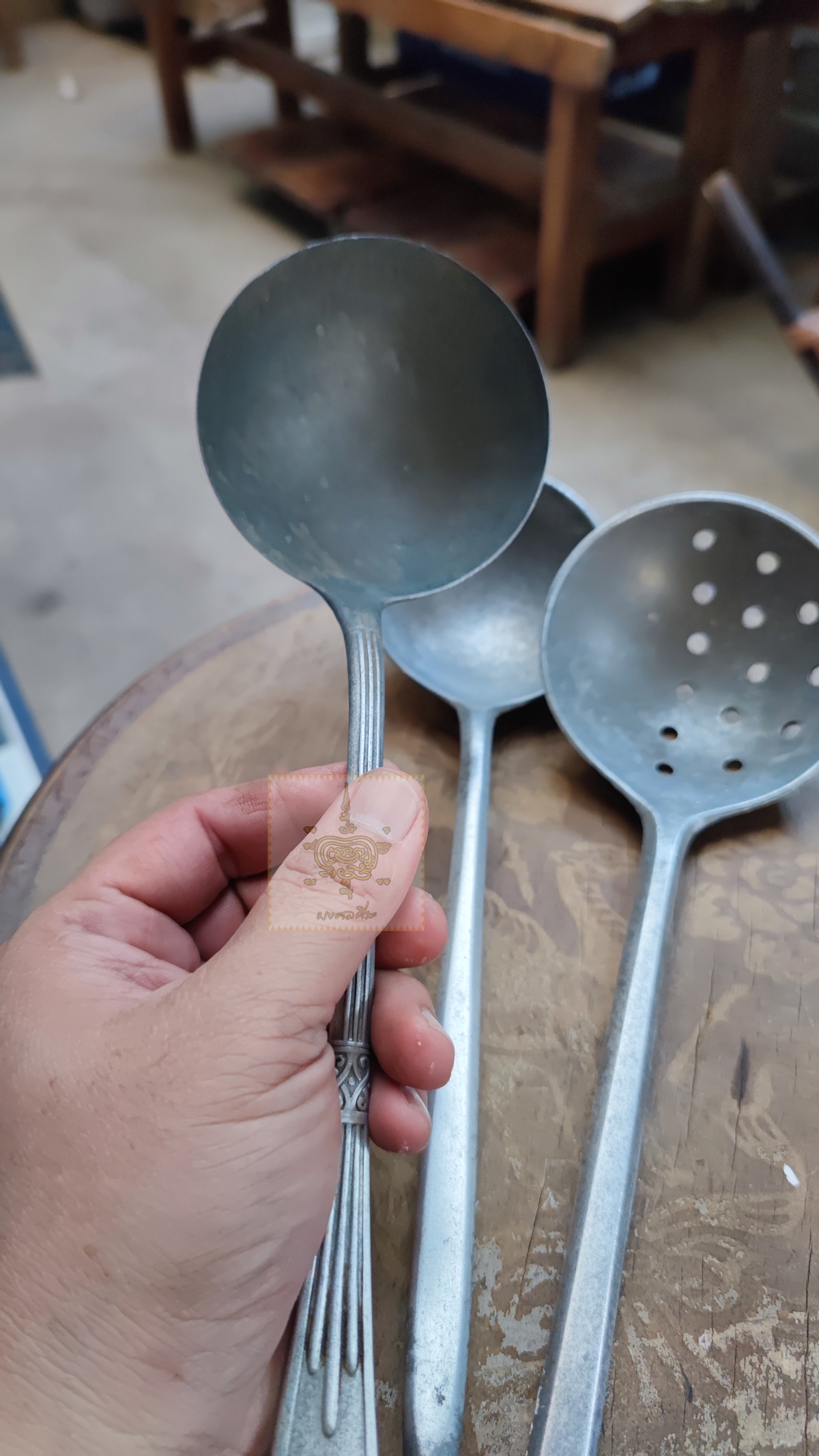 กระบวยงานอลูมิเนียมเก่า 3 อัน