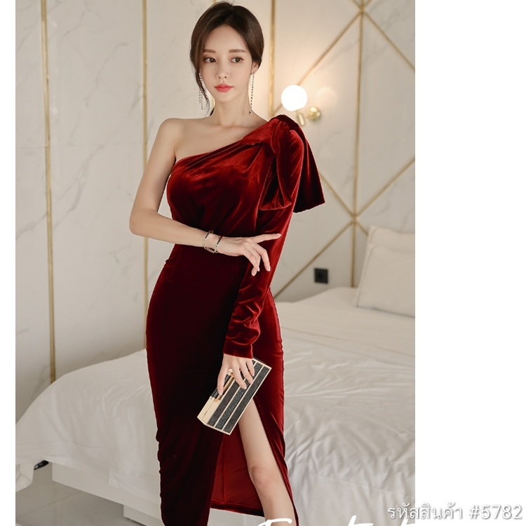 ชุดราตรี ชุดออกงาน ชุดไปงานแต่งงานงานสีแดง เดรสสั้นไหล่เฉียงแต่งโบว์น่ารักๆ