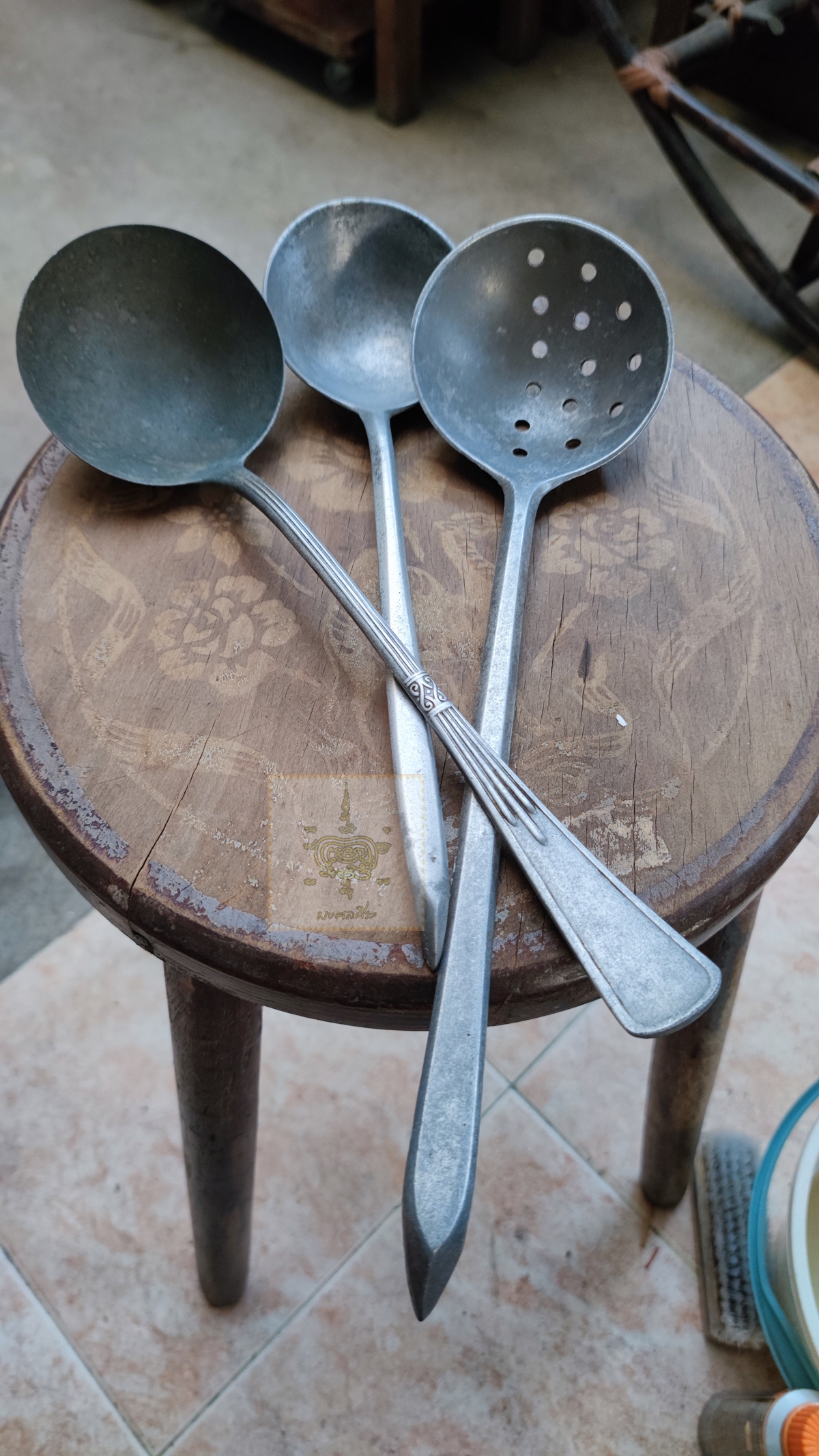 กระบวยงานอลูมิเนียมเก่า 3 อัน