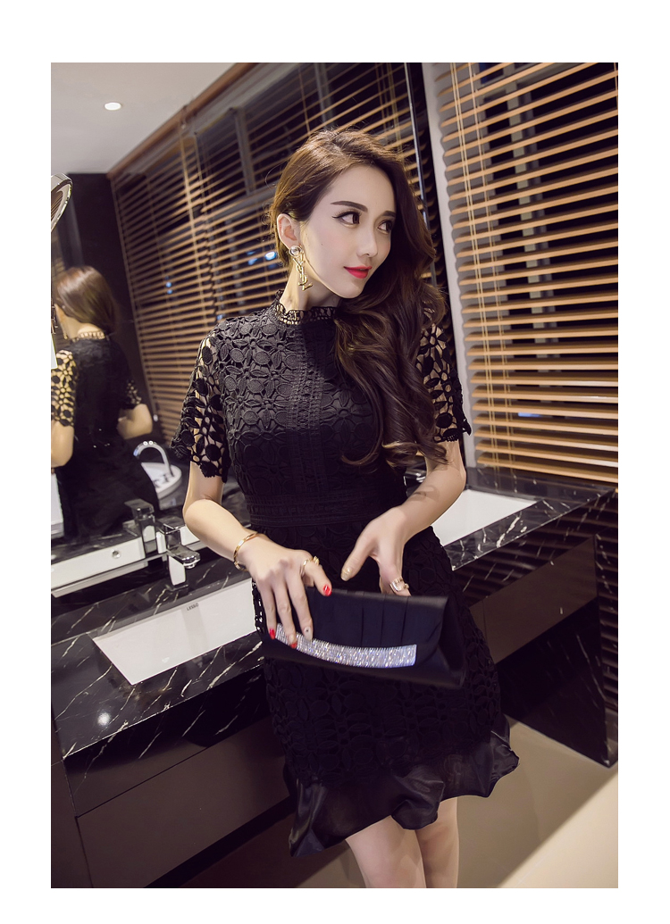 ชุดเดรสสั้นสีดำ ผ้าลูกไม้ ทรงเข้ารูป แขนสั้น