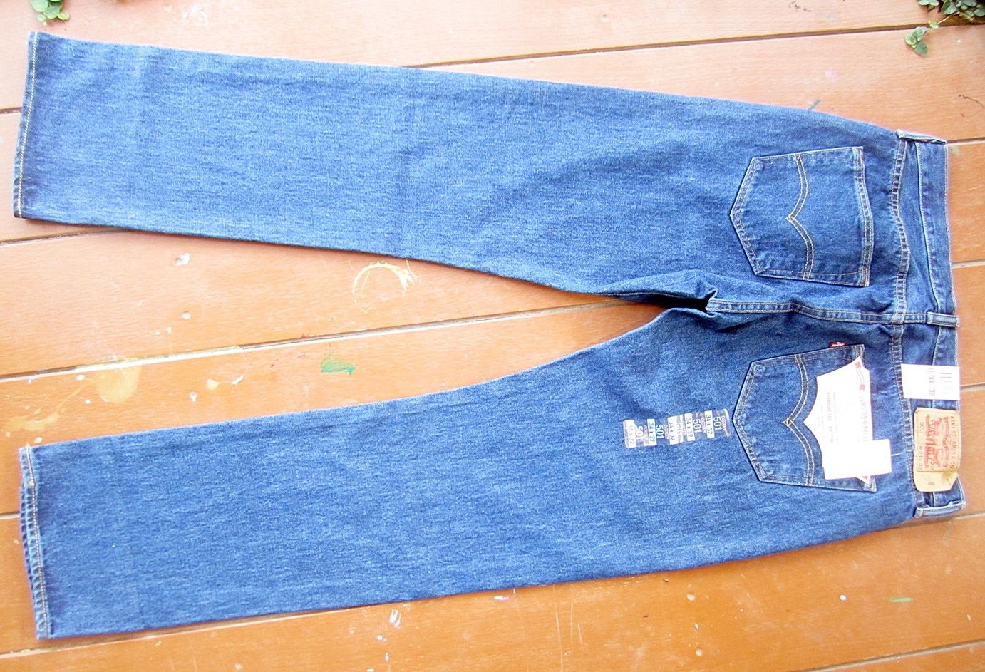 กางเกง ยีนส์ลีวาย 501 แท้ กดเข้าไปเลือกขนาดครับ