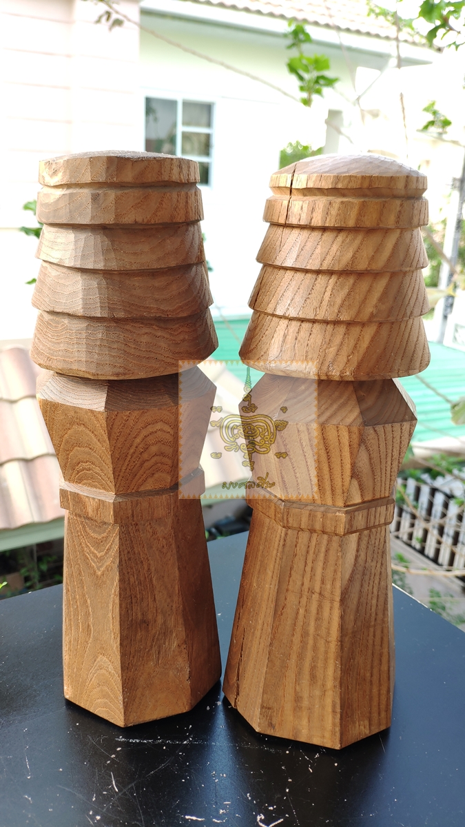 ตุ๊กตาไม้ ชาวไอนุ คู่ที่ 1