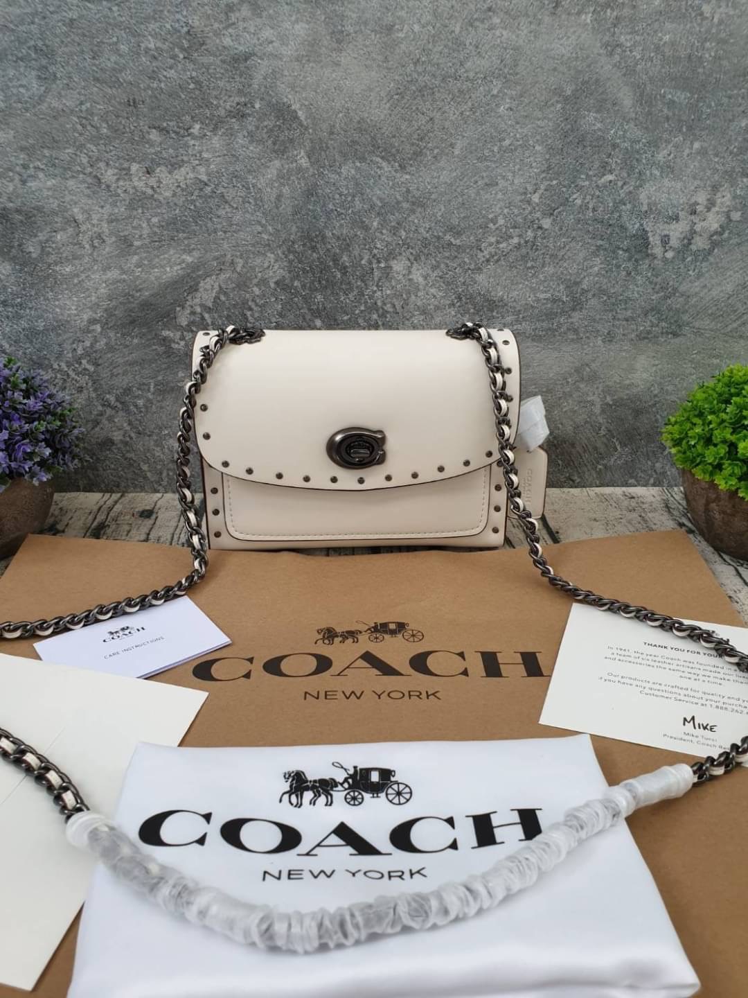 COACH PARKER 18 WITH RIVETS (COACH F29389)
