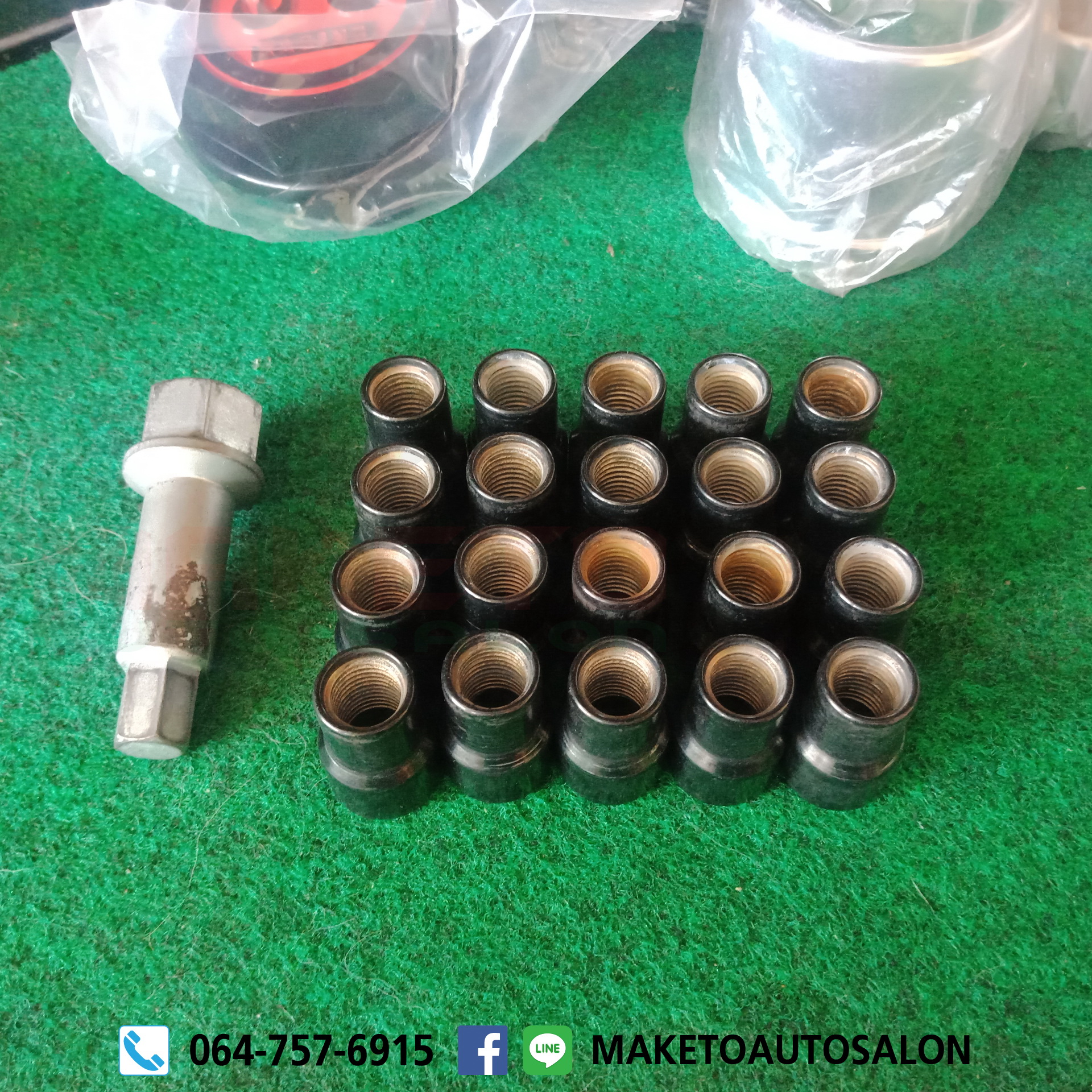 (มือสอง) น๊อตล้อ Sparco Japan สภาพดี 1 ชุด 20ตัว พร้อมบล็อกขันหกเหลี่ยม วัสดุ เหล็ก เกลียว1.50 สีดำ