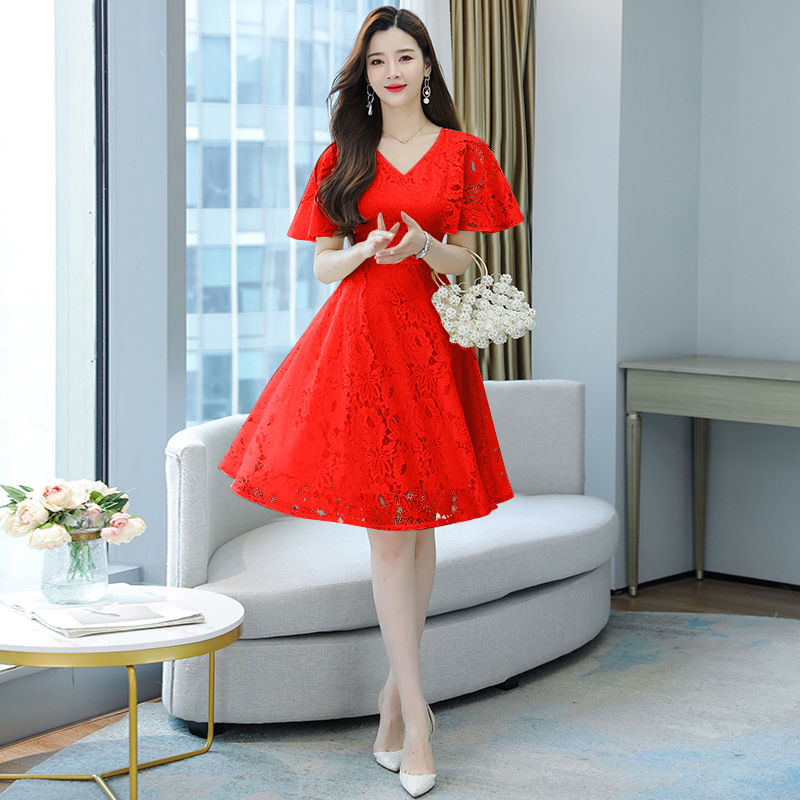 พร้อมส่ง !! ชุดเดรสลูกไม้สีแดง แขนปีกระบาย กระโปรงทรงบานคลุมเข่า แขนยาว แนวเรียบร้อย สวยดูดี ชุดเดรสทำงาน ชุดเดรสออกงาน ชุดเดรสไปงานแต่ง