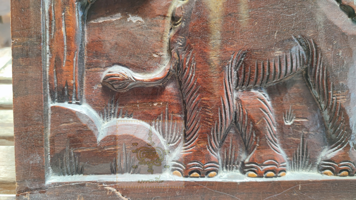 แผ่นไม้แกะสลัก รูปช้าง งานเก่าโบราณ