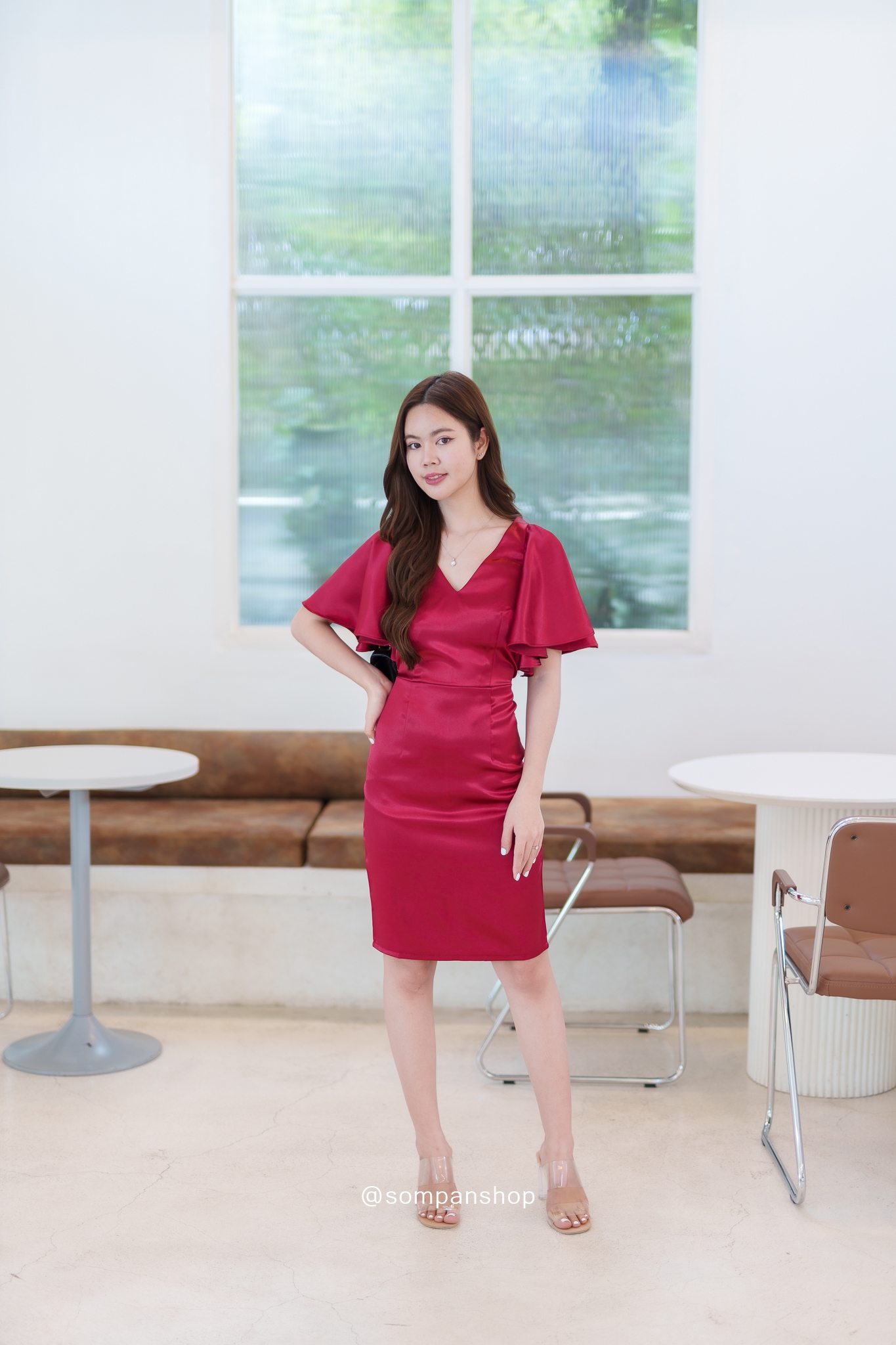 พร้อมส่ง !! ชุดเดรสออกงานสั้นสีแดง แขนระบาย แนวเรียบหรู เหมาะสำหรับใส่เป็นชุดไปงานแต่งกลางวันธีมสีแดง ชุดออกงาน ชุดทำงาน