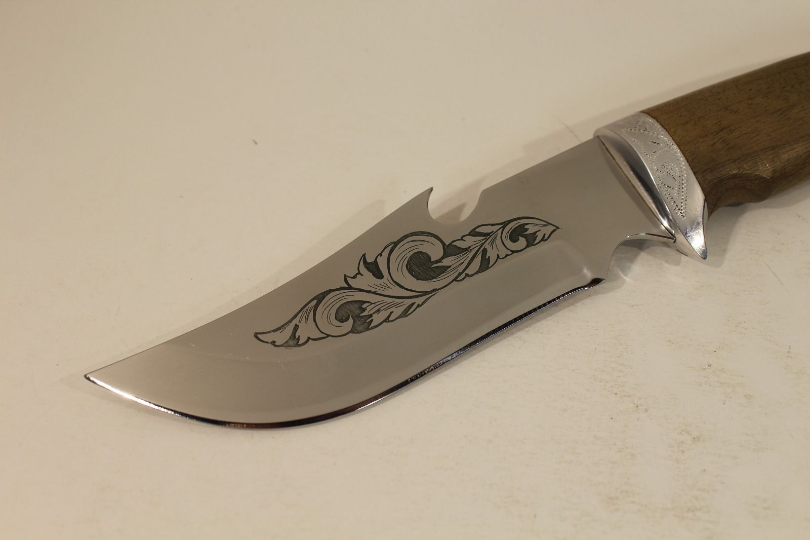 มีดรัสเซีย (R1)