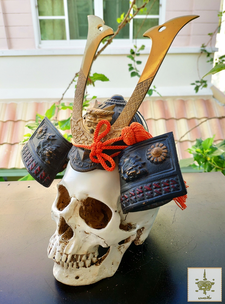 กะโหลกเรซิ่น สวมหมวกซามูไร