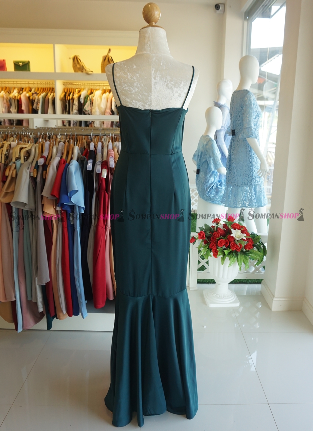 ชุดเดรสออกงานยาวสีเขียว สายเดี่ยว กระโปรงทรงหางปลา