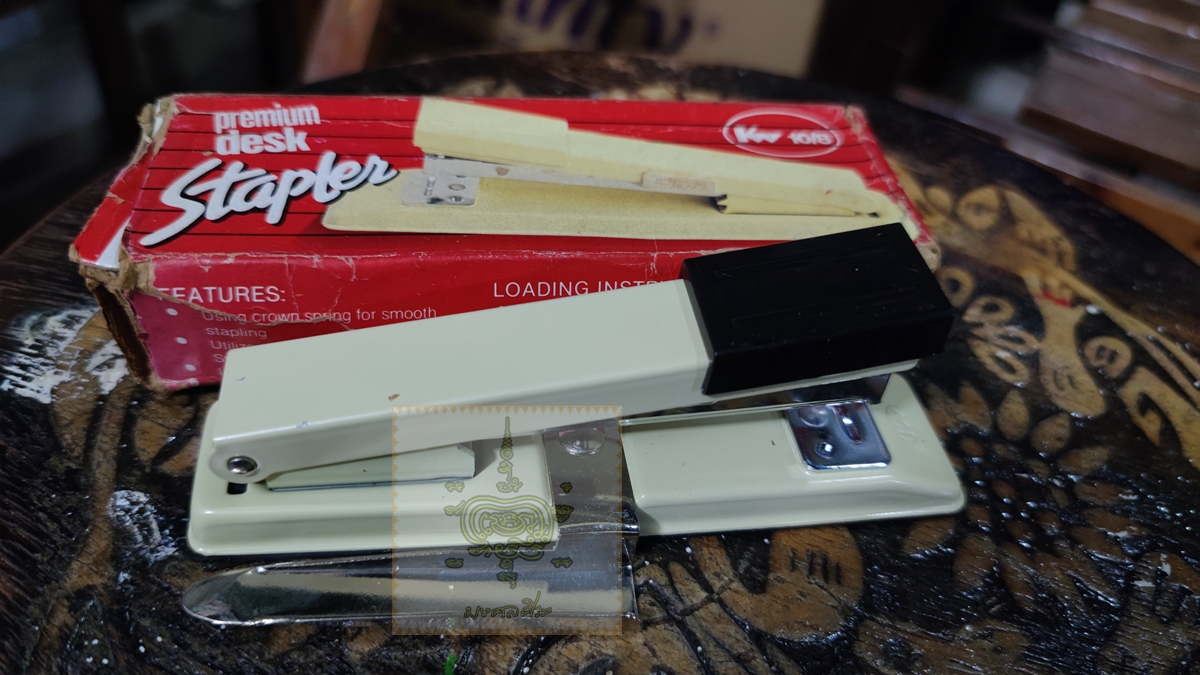 แม็กเย็บกระดาษเก่า(มือ 1 เก่าเก็บ) 2 ตัว