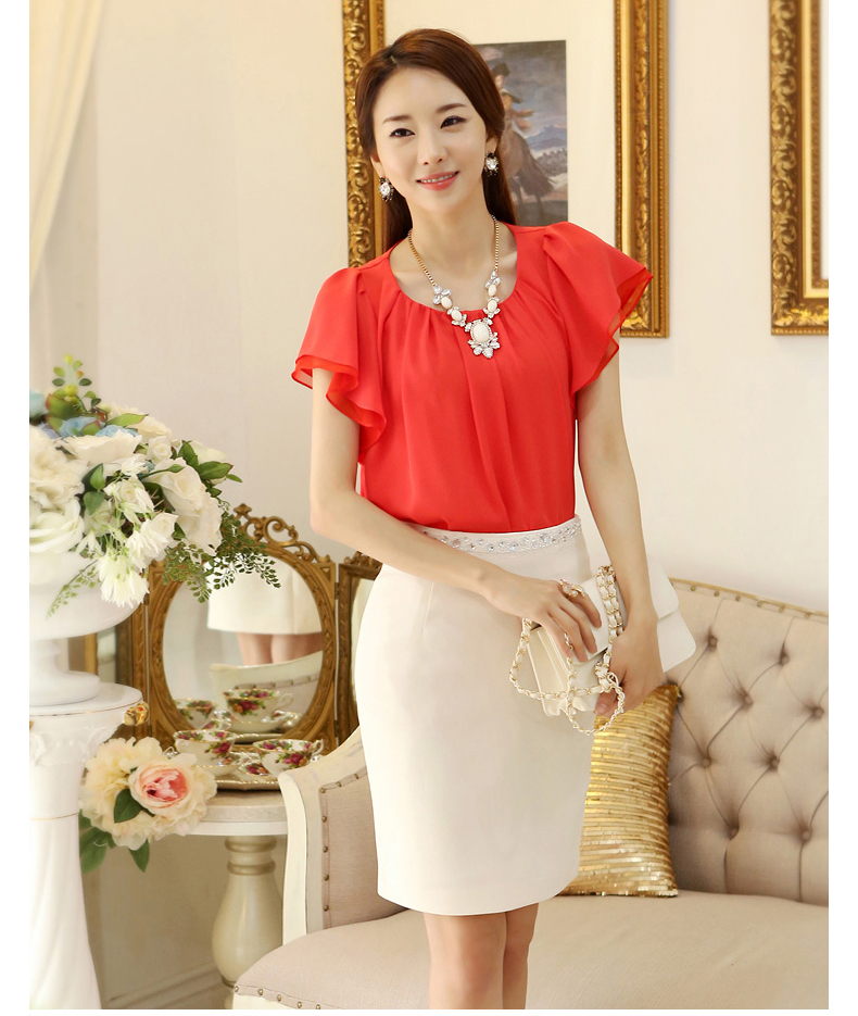 กระโปรงสั้นสีขาว ทรงเอเข้ารูป เอวแต่งคริสตรัลสวยๆ