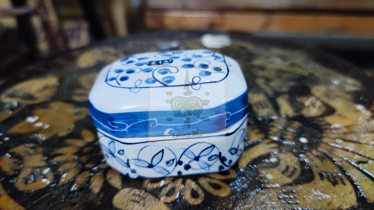 ตลับลายคราม เหลี่ยม