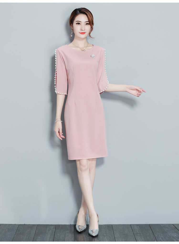 ชุดเดรสสั้นชมพูกะปิ แขนแต่งมุก ทรงตรง แถมฟรีเข็มกลัดดอกไม้