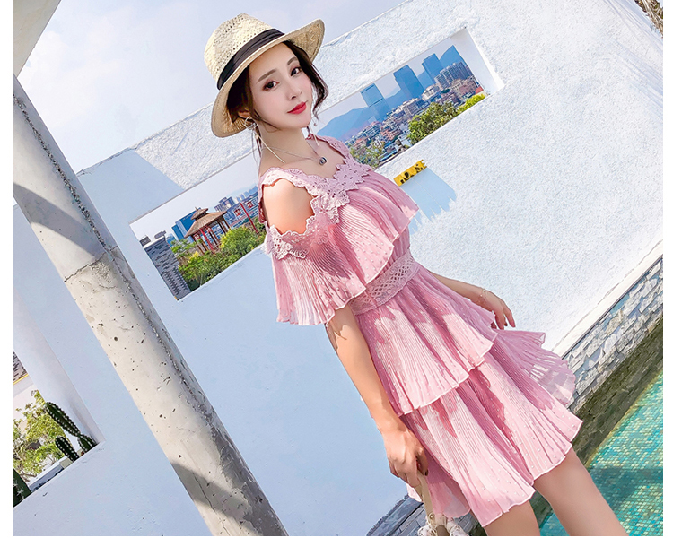 ชุดเทียวทะเล เดรสสั้นสีชมพู กระโปรงสั้นทรงขนมชั้นแต่งระบายสองชั่น