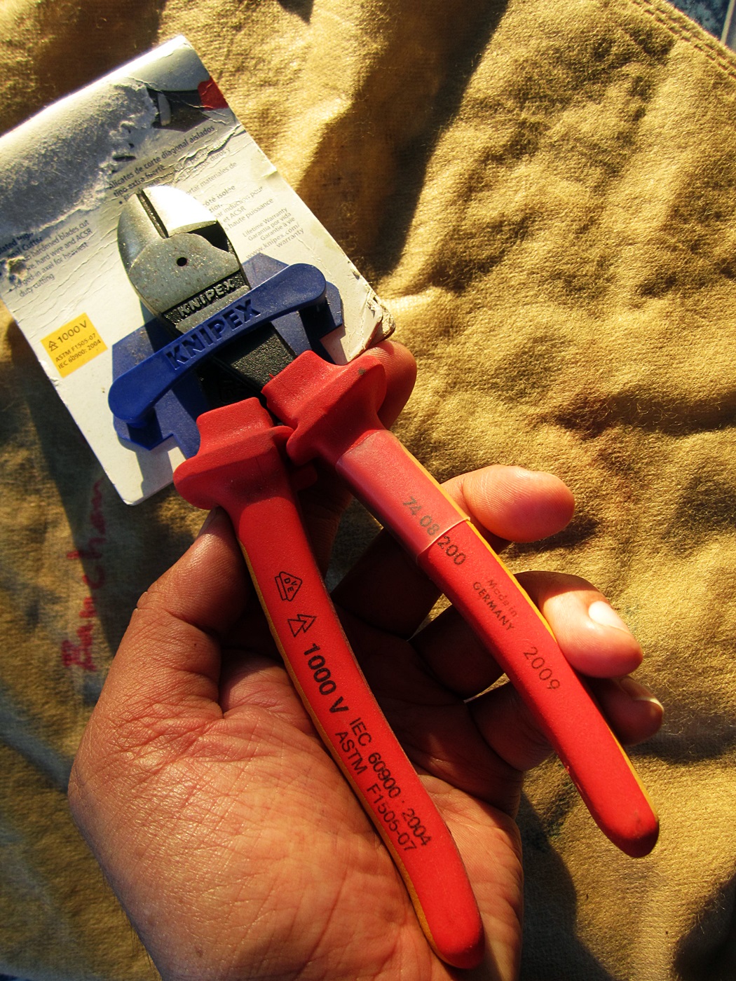 คีมตัดเยรมัน KNIPEX 74 08 200 8 นิ้ว 1000V