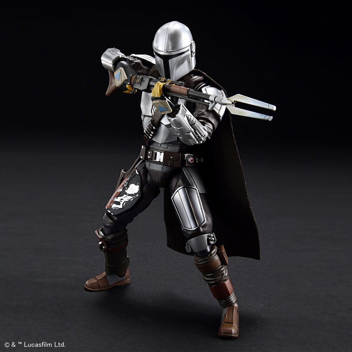 BANDAI STAR WARS 1/12 THE MANDALORIAN BESKAR ARMOR SILVER COATING สตาร์ วอร์ พลาสติก โมเดล VCA GUNDAM