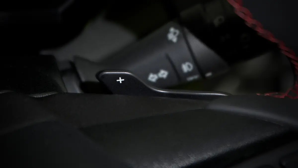 hi-lander-interior-3-paddle-shift-desktop