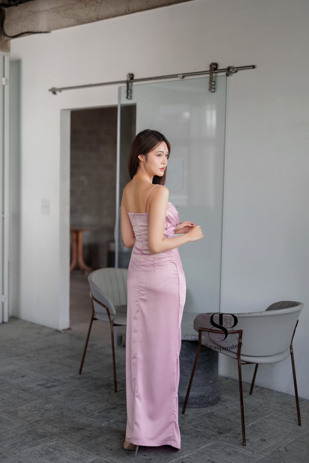 ชุดออกงานสีชมพู สายเดี่ยว คอถ่วง เรียบหรูดูแพงสวยหรูดูดี ใส่ออกงานราตรี งานแต่งงานกลางคืน ชุดงานประกวด งานรับรางวัล